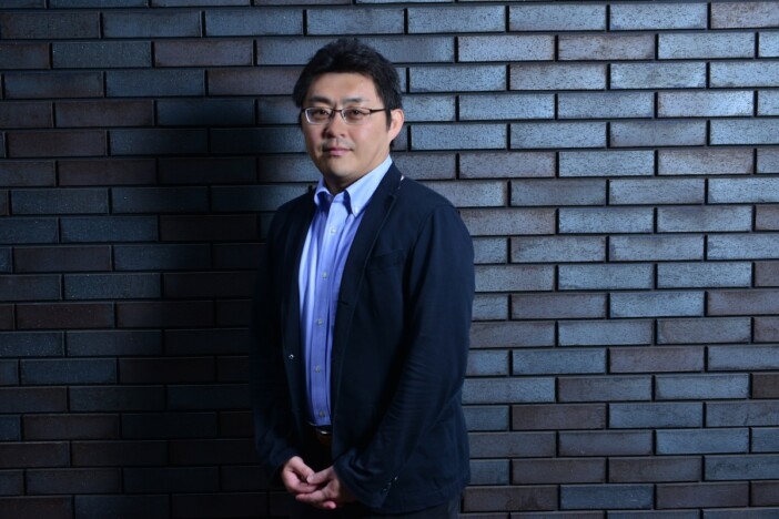 なぜ日本の子育てはつらい？ 研究者に聞く