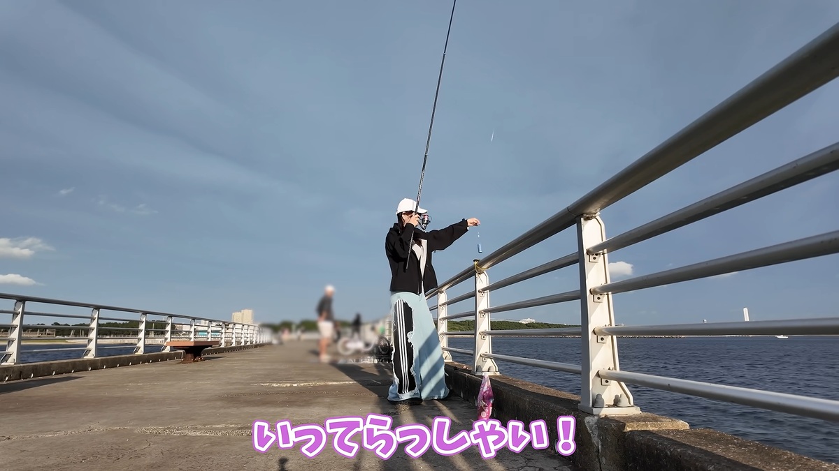 千葉県の海で釣りに挑戦するあま猫