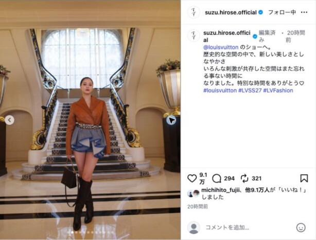 広瀬すず、ミニ丈×ロングブーツでルイ・ヴィトンのショーへ　笑顔のオフショットも