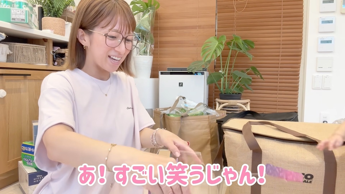 娘の反応に笑顔を見せる辻希美
