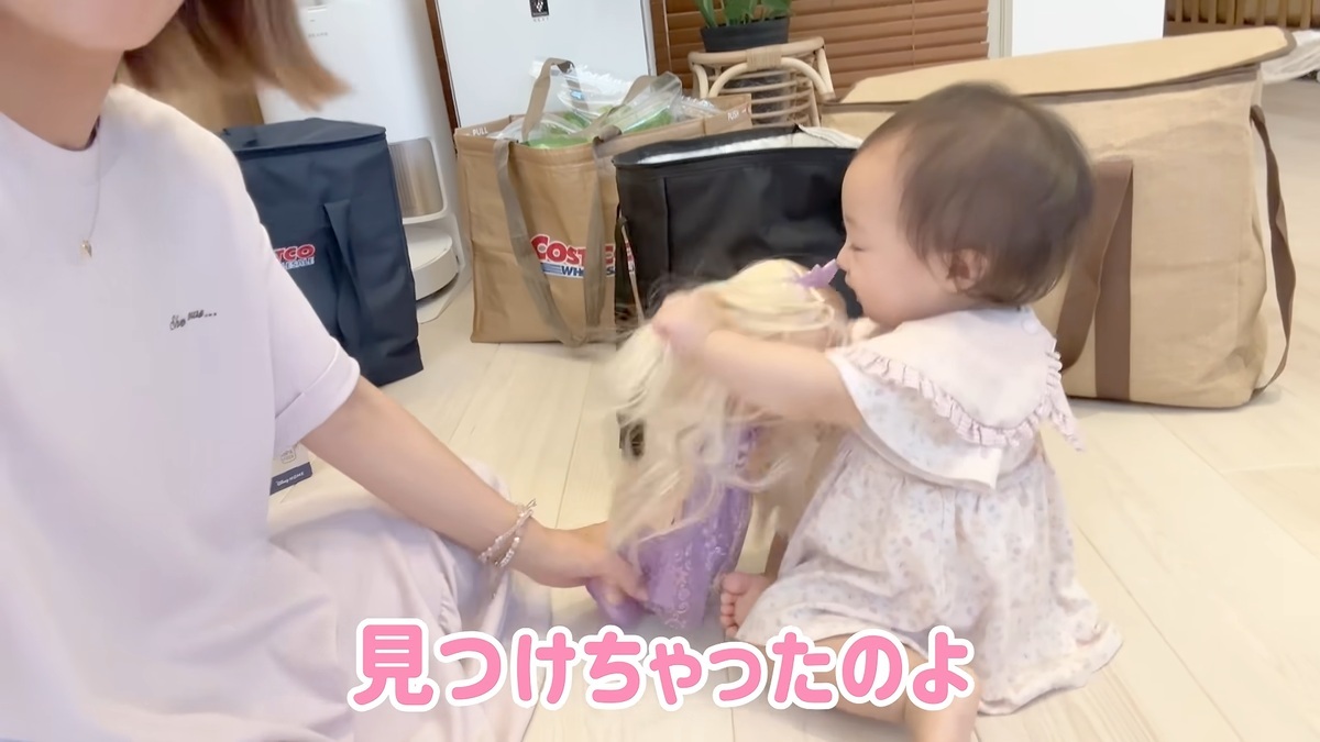 人形を抱える夢空ちゃん