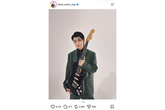 ミセス 若井滉斗、レザースーツでギターを抱えた表紙撮影オフショット　「またイケメンになっちゃって」「スタイル良すぎ」