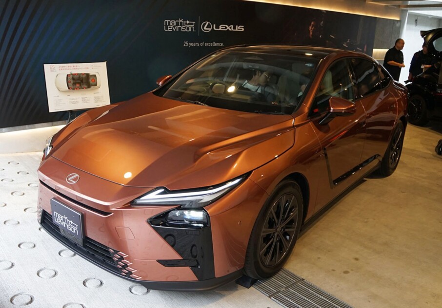 LEXUS