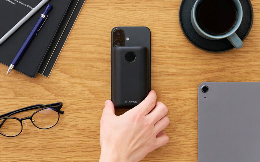 スマホ背面に取り付けている様子