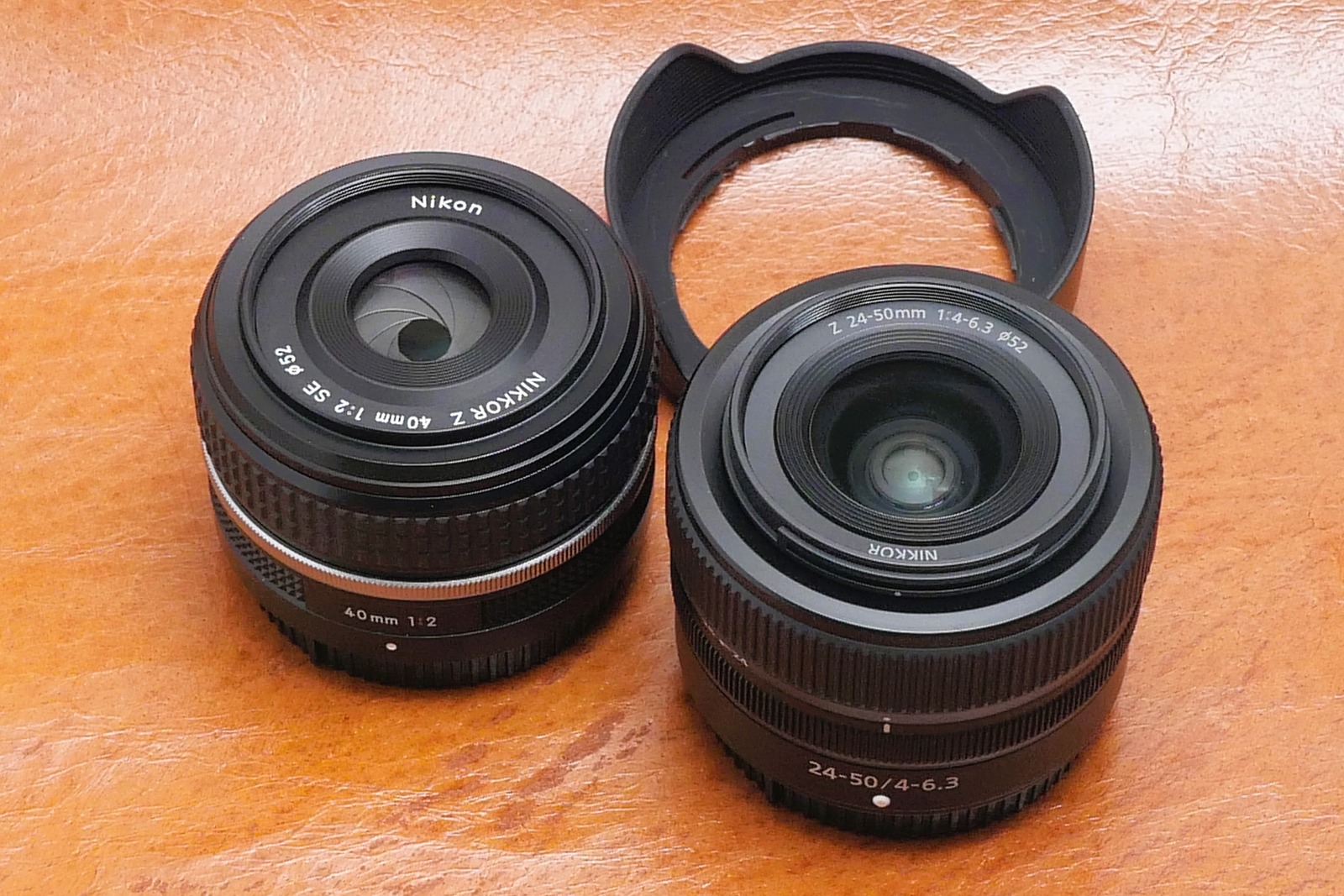左が単焦点レンズのNIKKOR Z 40㎜ 1：2 （SE）で、右がキットズームのNIKKOR Z 24-50㎜ 1：4～6.3