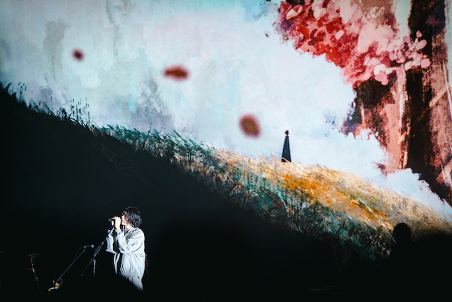 『KENSHI YONEZU 2025 WORLD TOUR / JUNK』より/Jiro Konami(パリ公演)