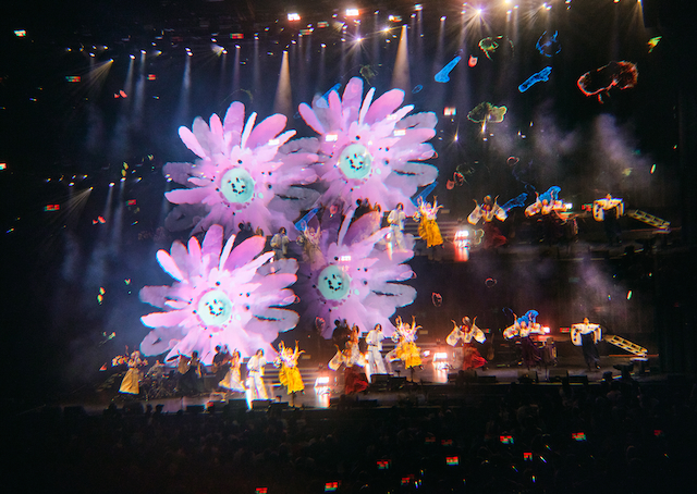 『KENSHI YONEZU 2025 WORLD TOUR / JUNK』より/(ロサンゼルス公演)