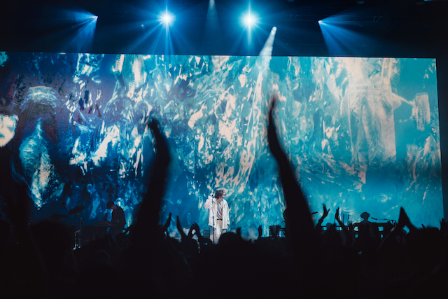 『KENSHI YONEZU 2025 WORLD TOUR / JUNK』より/(ロサンゼルス公演)