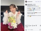 鬼頭明里、純白ドレスで生け花に挑戦の画像