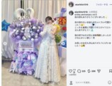鬼頭明里、純白ドレスで生け花に挑戦の画像