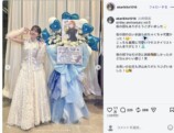 鬼頭明里、純白ドレスで生け花に挑戦の画像