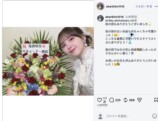鬼頭明里、純白ドレスで生け花に挑戦の画像