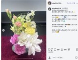 鬼頭明里、純白ドレスで生け花に挑戦の画像