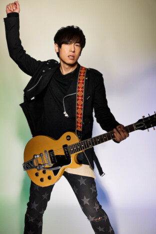 寺岡呼人、ビルボードライブ東京にてバースデー公演開催 バンドに白川玄大ら迎えパフォーマンス