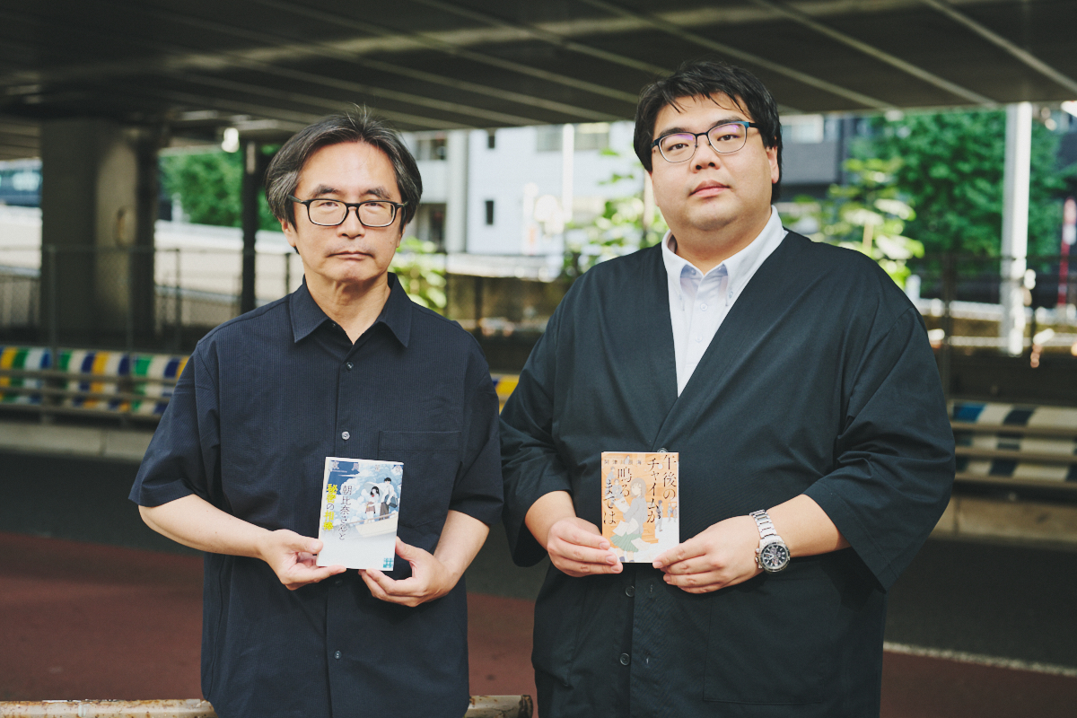東川篤哉 × 阿津川辰海、学園ミステリ対談
