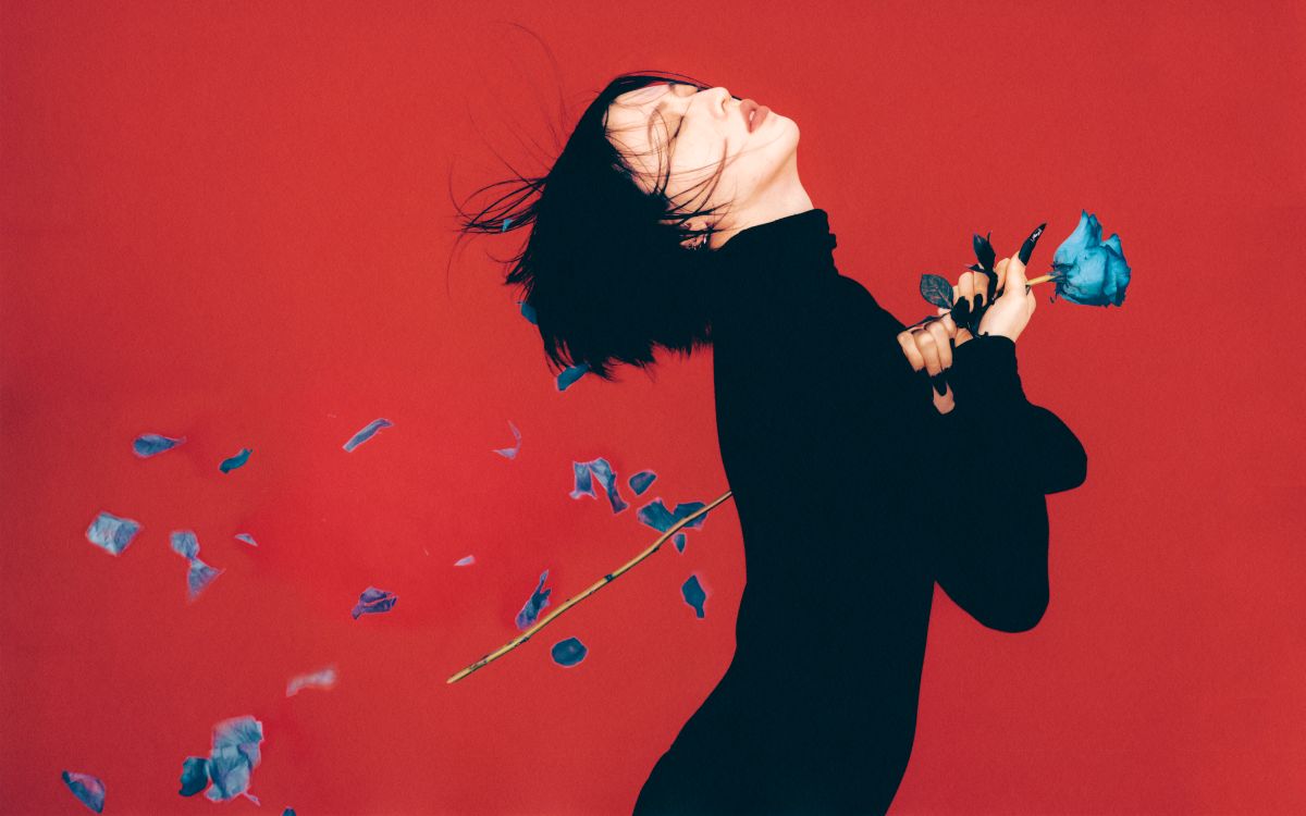 三吉彩花、9年半ぶり書籍『Selēnē』発売