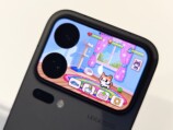 背面ディスプレイでゲーム