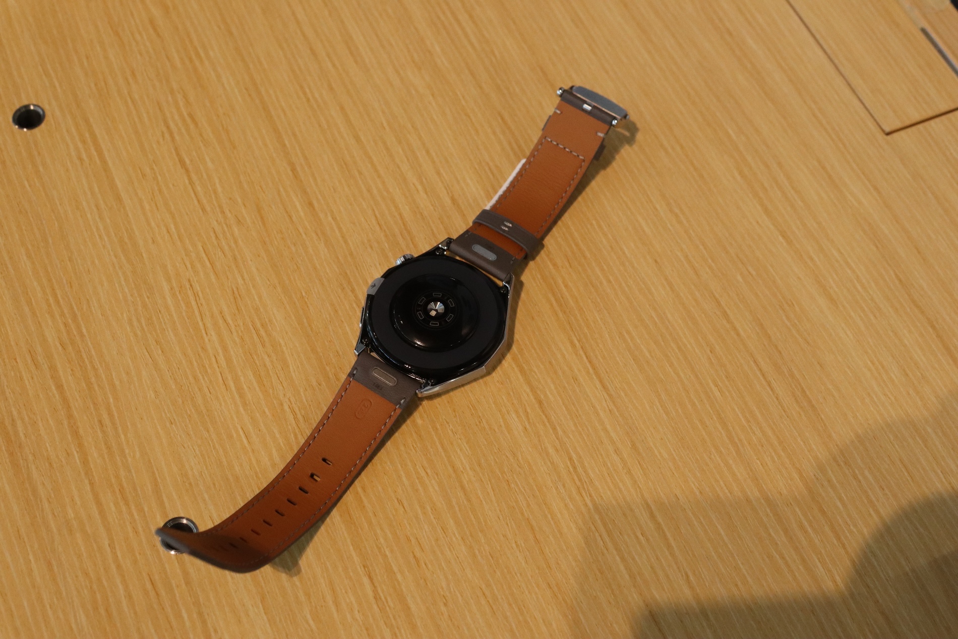 『HUAWEI WATCH GT 7 』はレザーベルトもある