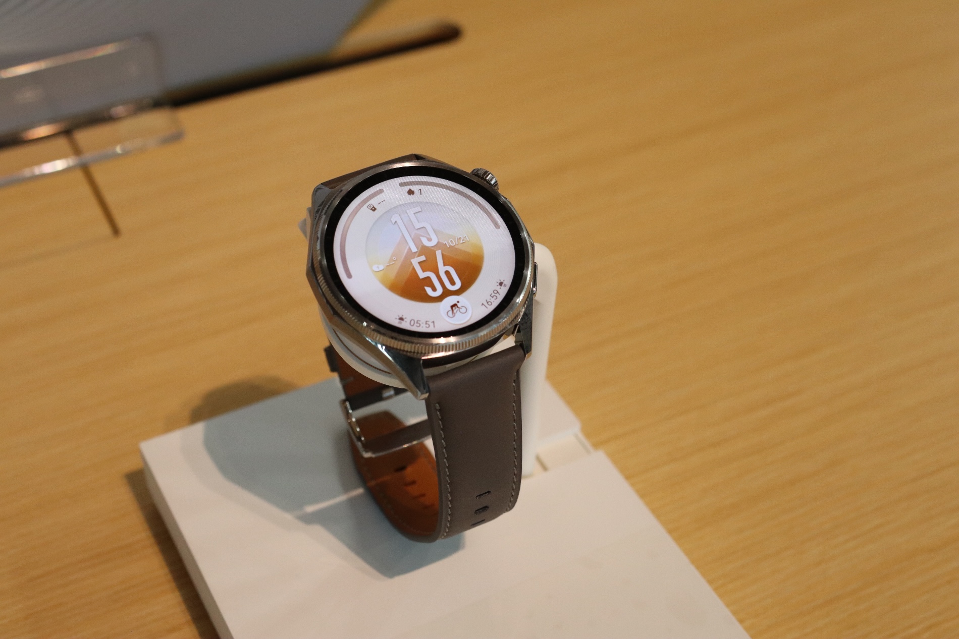 『HUAWEI WATCH GT 7 』はレザーベルトもある