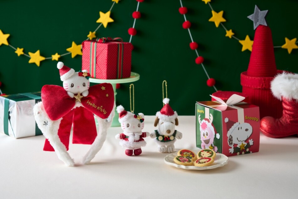 クリスマス衣装のハローキティやスヌーピー
