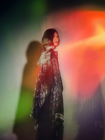 米津玄師、新曲「春が灯り」が『劇場版 薬屋のひとりごと 亡妃の秘宝』主題歌に 新アー写公開も