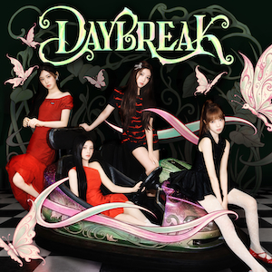 『DAYBREAK/Replay -Japanese ver.-』初回限定 Photo Book verジャケット写真