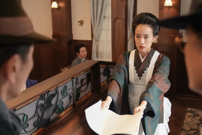 『ブラッサム』第24話、珠（石橋静河）の突然の行動に黒崎（遠藤憲一）が驚く
