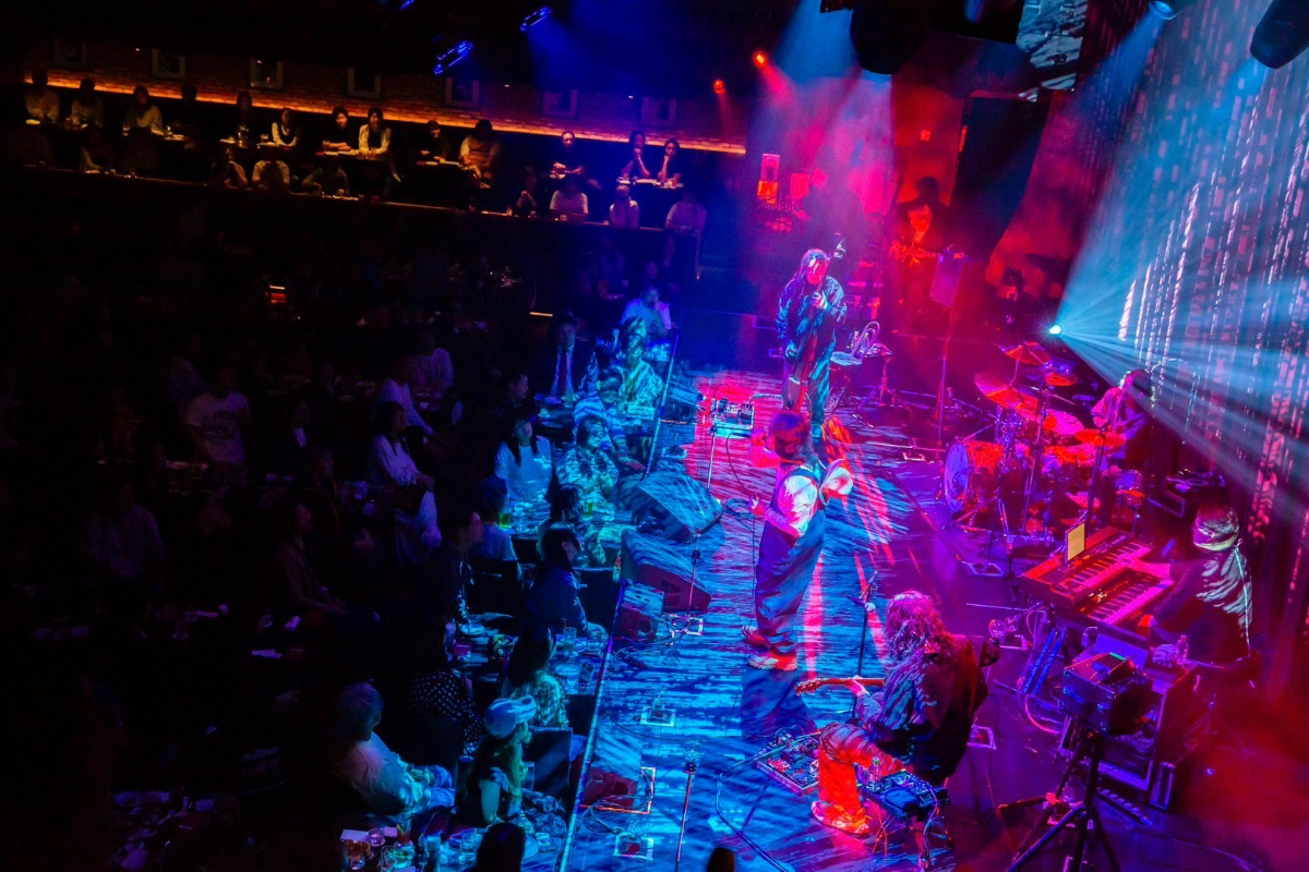 G-FREAK FACTORY『Path to 30th TOUR “TOMOSHIBI” -燈/灯-』(写真=上坂和也)