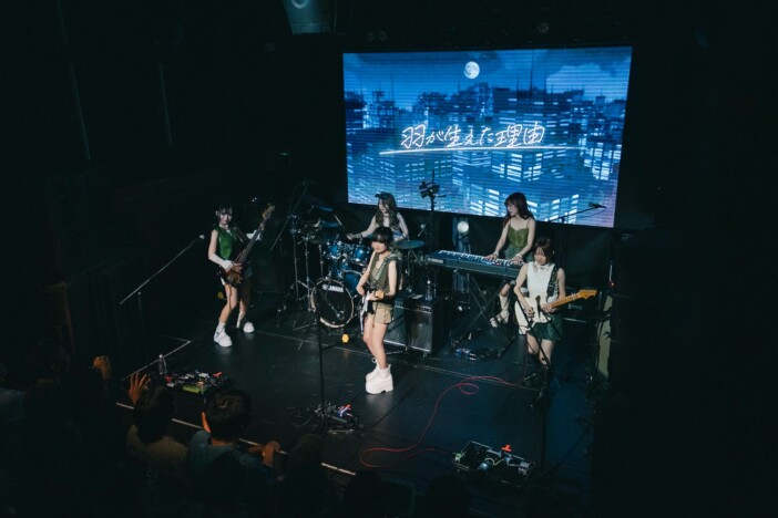 『ガルクラ』新バンド クズミミズクが初ライブ! 追いかけるトゲナシトゲアリの背中、力強く踏み締めた“はじめの一歩”