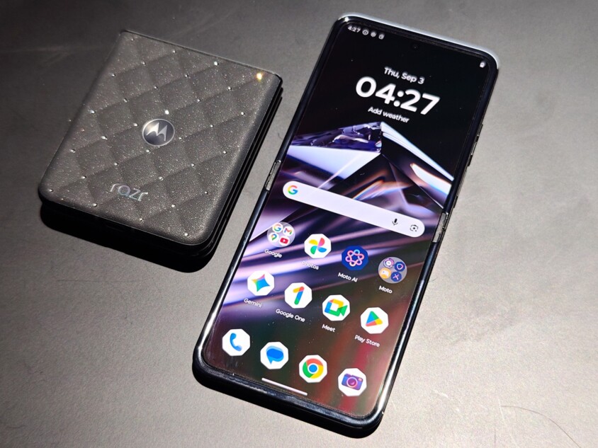 razr 70 with Crystals by Swarovski