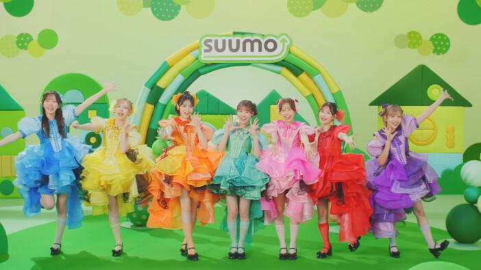 FRUITS ZIPPER、『SUUMO』新TVCM初出演 教育番組風のセットで歌とダンスを披露、メイキング映像も