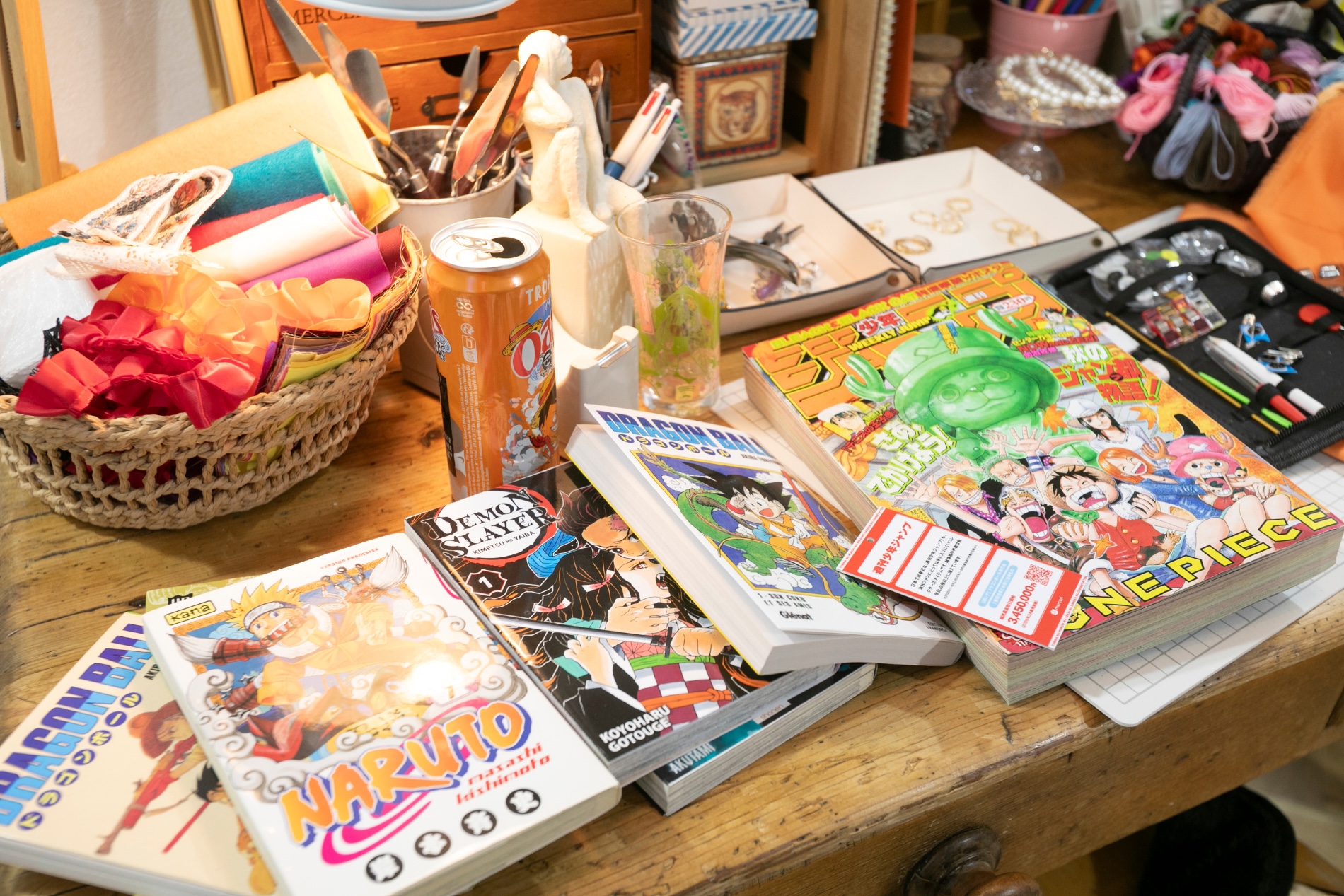 フランスに住むアニメ・コスプレ好きの「クロエ・ローラン」の部屋