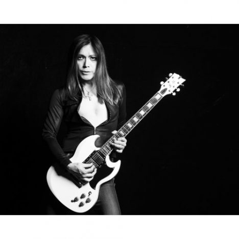 ROLLY、ロックへの“異常な愛情”を語る「簡単に理解されては困るから、敷居を上げてる」