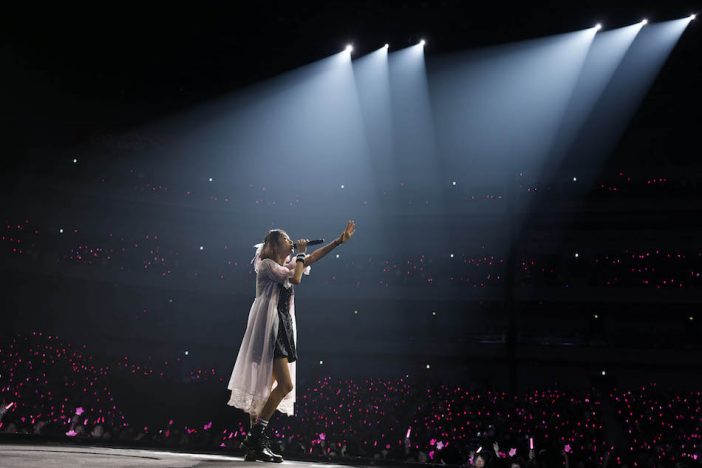 LiSAのパレードはまだ始まったばかり アリーナツアーに見たエンターテイナーとしてのポテンシャル