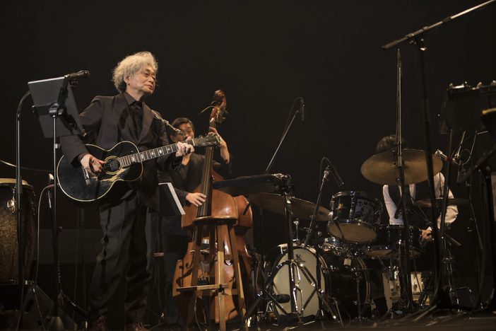 細野晴臣が表現した“知っているはずなのに知らない音楽”の奥深さ 『Vu Jà Dé』東京公演レポート