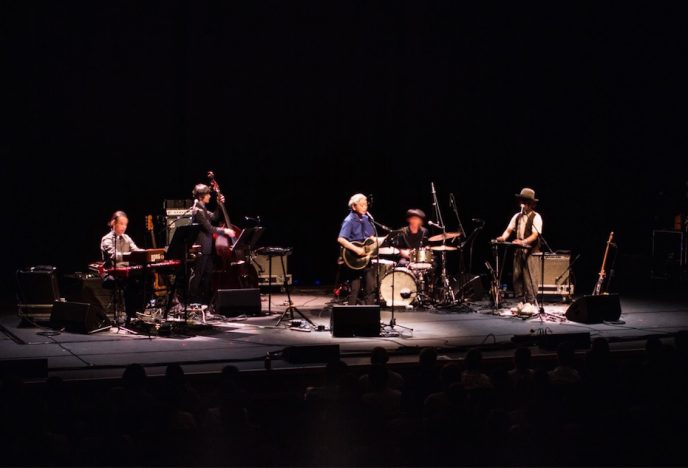 細野晴臣イギリス・ブライトン公演レポ 海外でも見せた刺激的で純粋な音楽表現