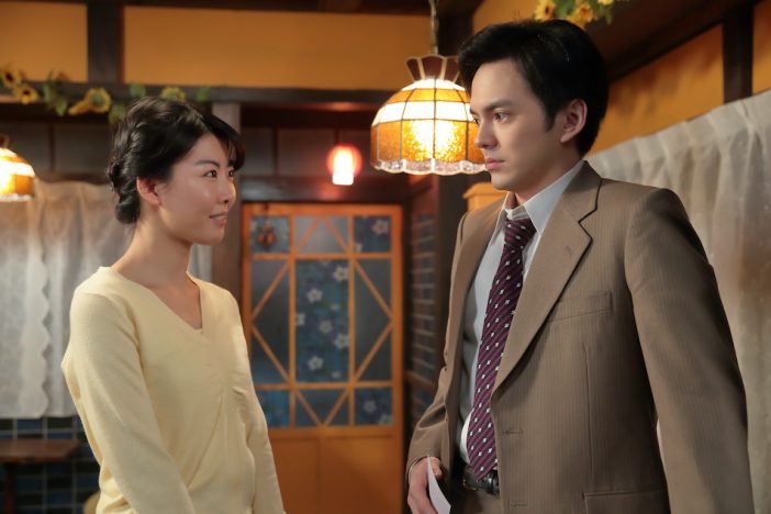 『スカーレット』第121話では、信作(林遣都)と百合子(福田麻由子)が両親に温泉旅行を譲る