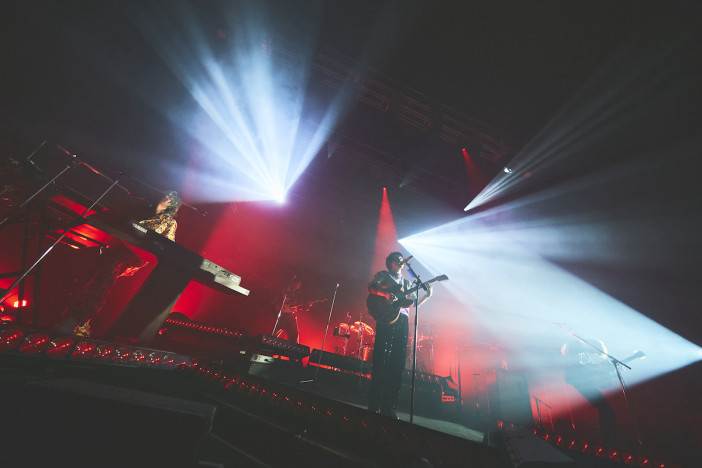 Mrs. GREEN APPLE、温かい空気の中で見せた伸びやかな姿 10周年への期待高まる『ゼンジン未到とリライアンス~復誦編~』