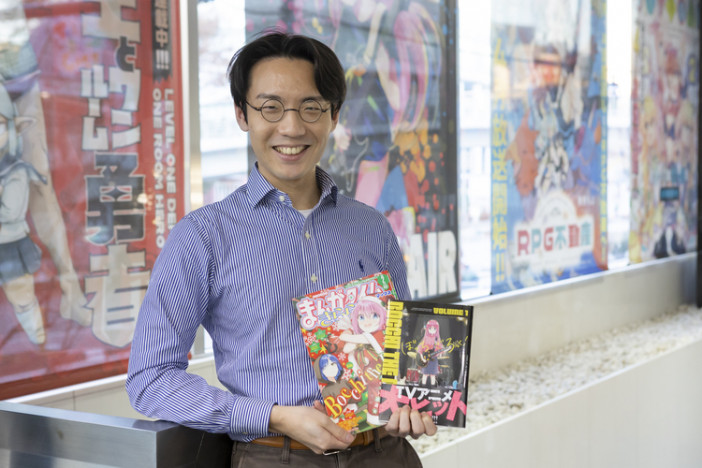『ぼっち・ざ・ろっく!』担当編集・瀬古口拓也インタビュー 「4コマ雑誌「きらら」の固定観念を払拭する企画を出し続けてきた」