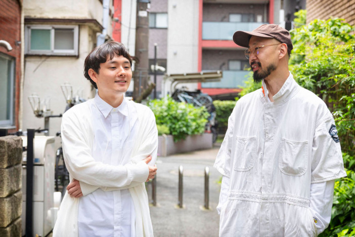 「お金がないことは死に値しない」 放送作家・白武ときお×『ハイパー ハードボイルド グルメリポート』など手掛けた上出遼平が語る“テレビ業界への反発心”