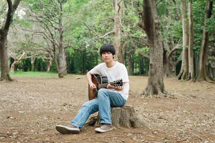 シンガーソングライター やまもとはるとの音楽に滲み出る揺れる心 小山田壮平との出会いを経て生まれた「からっぽのプール」