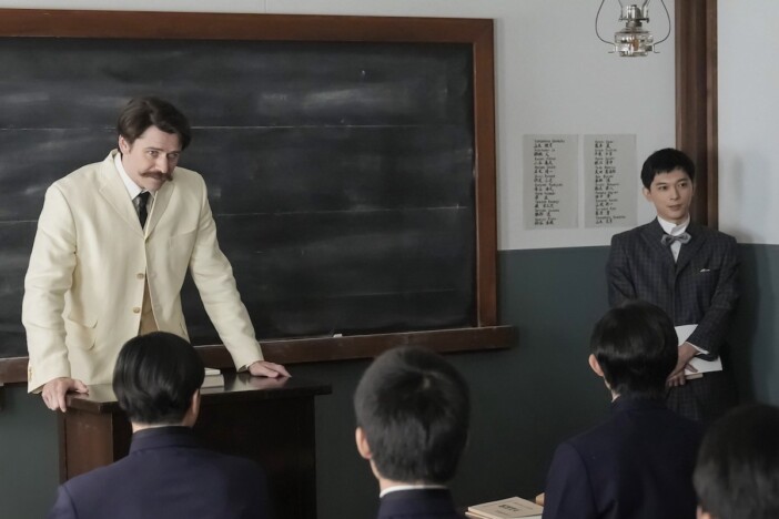 『ばけばけ』第26話、ヘブン(トミー・バストウ)が松江中学で初授業を行う