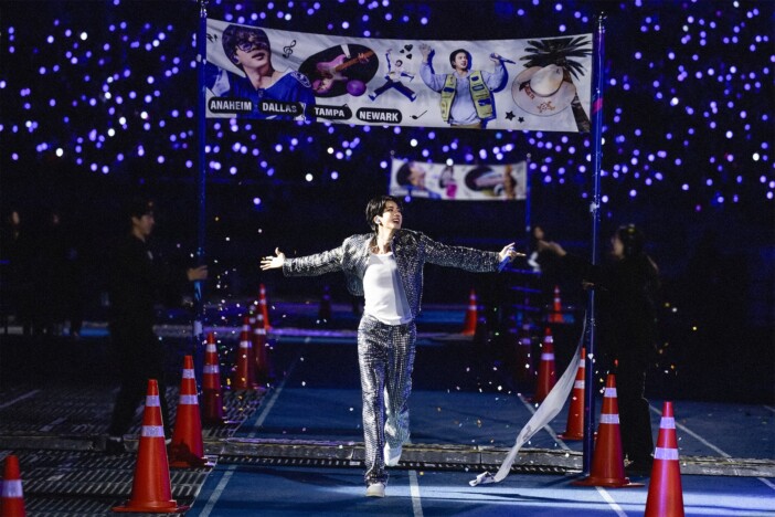 JINが願うARMYの幸せ、“7人が再び集うその日”へ J-HOPEとJUNG KOOKも駆けつけた世界ツアーアンコール公演