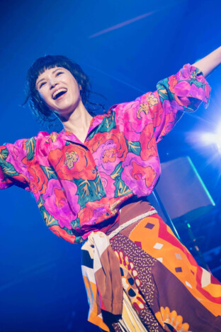 Superfly、ボーカリストとしてのスキルに脱帽 オリジナル&名曲カバーで響かせた心を震わせる歌声