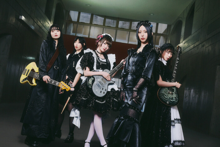 BAND-MAID、“攻めの姿勢”で存在感を確立 国内外での活動、4期連続アニメタイアップ……大躍進の2025年を辿る